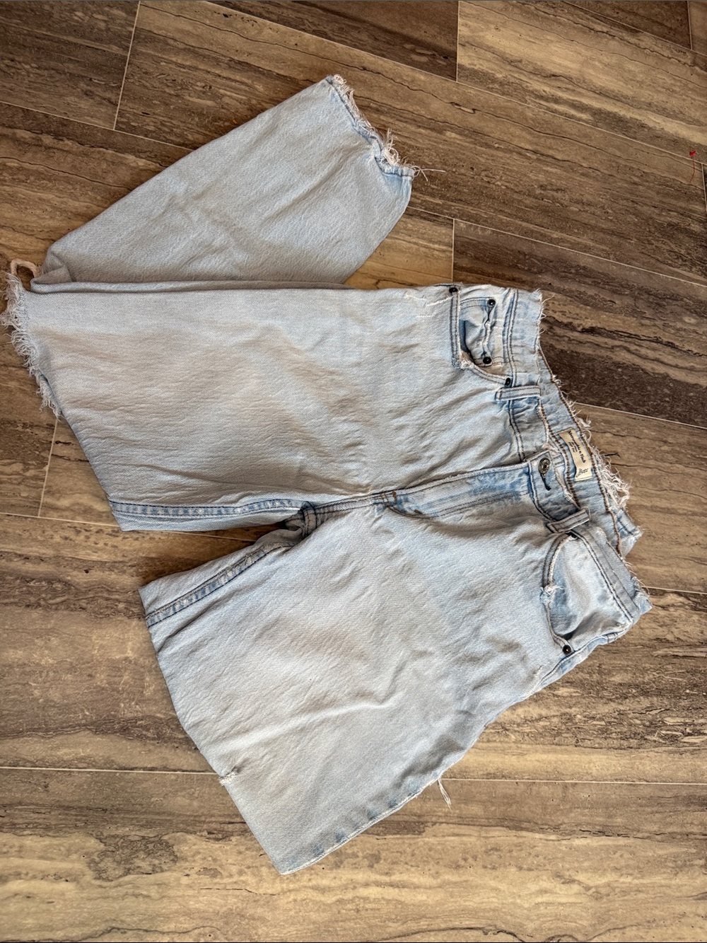 Abercrombie & Fitch Light Blue Frayed-Hem Women's Jeans